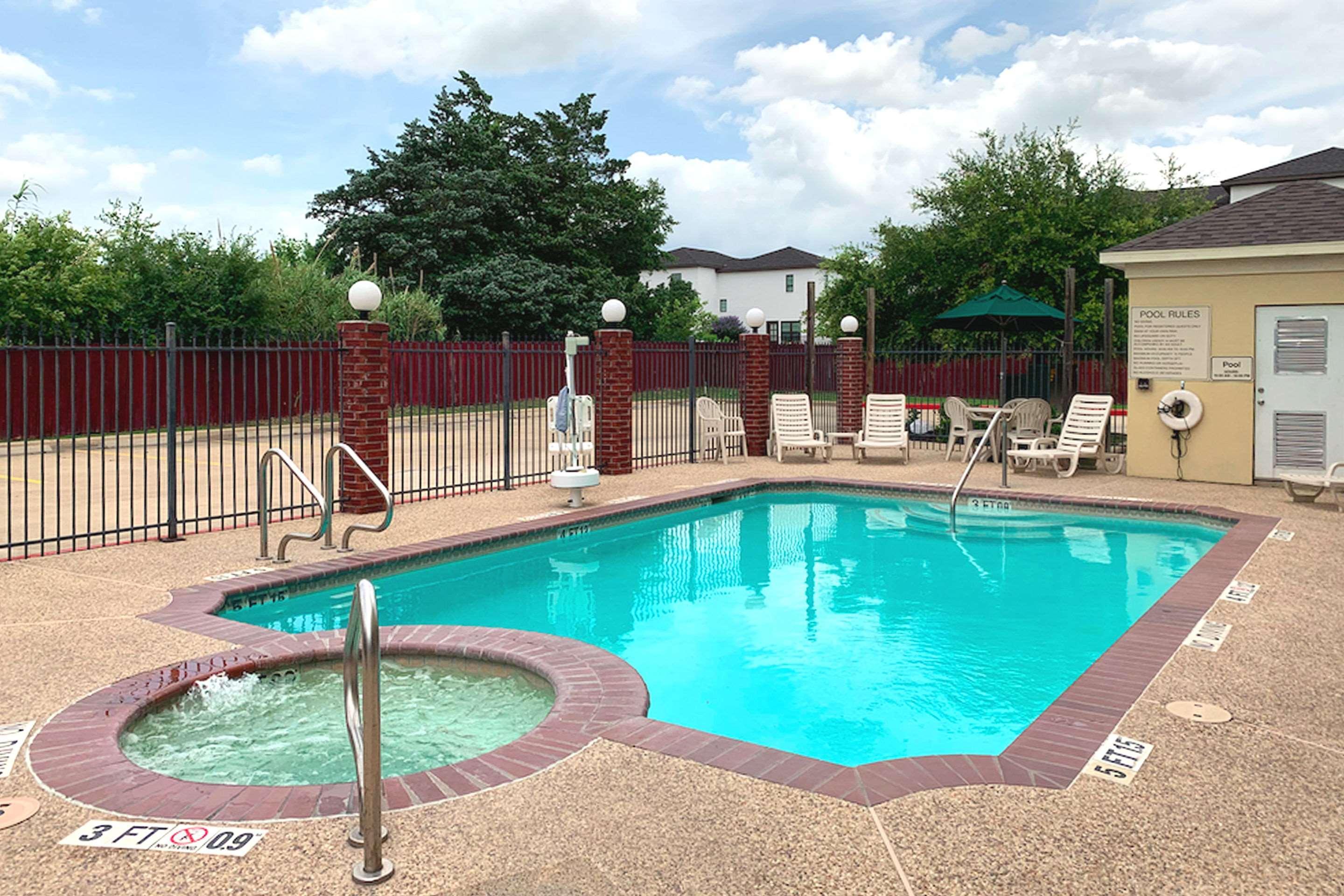 Comfort Suites Texas Ave College Station Exterior photo